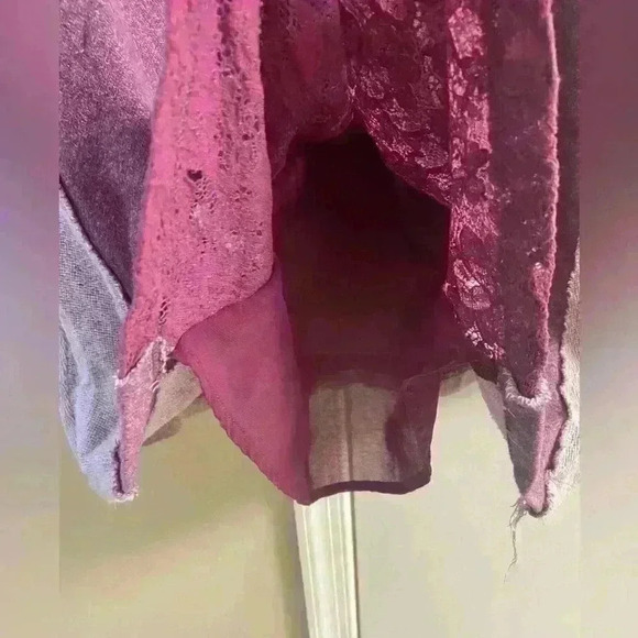 Soft surroundings heather mauve raw hem‎ crewneck pullover sweatshirt. Medium - Picture 5 of 8